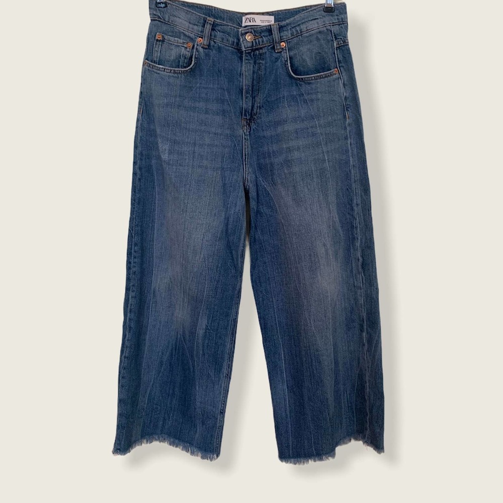 Zara Wide Legged Jeans Frayed Distressed Size 6
